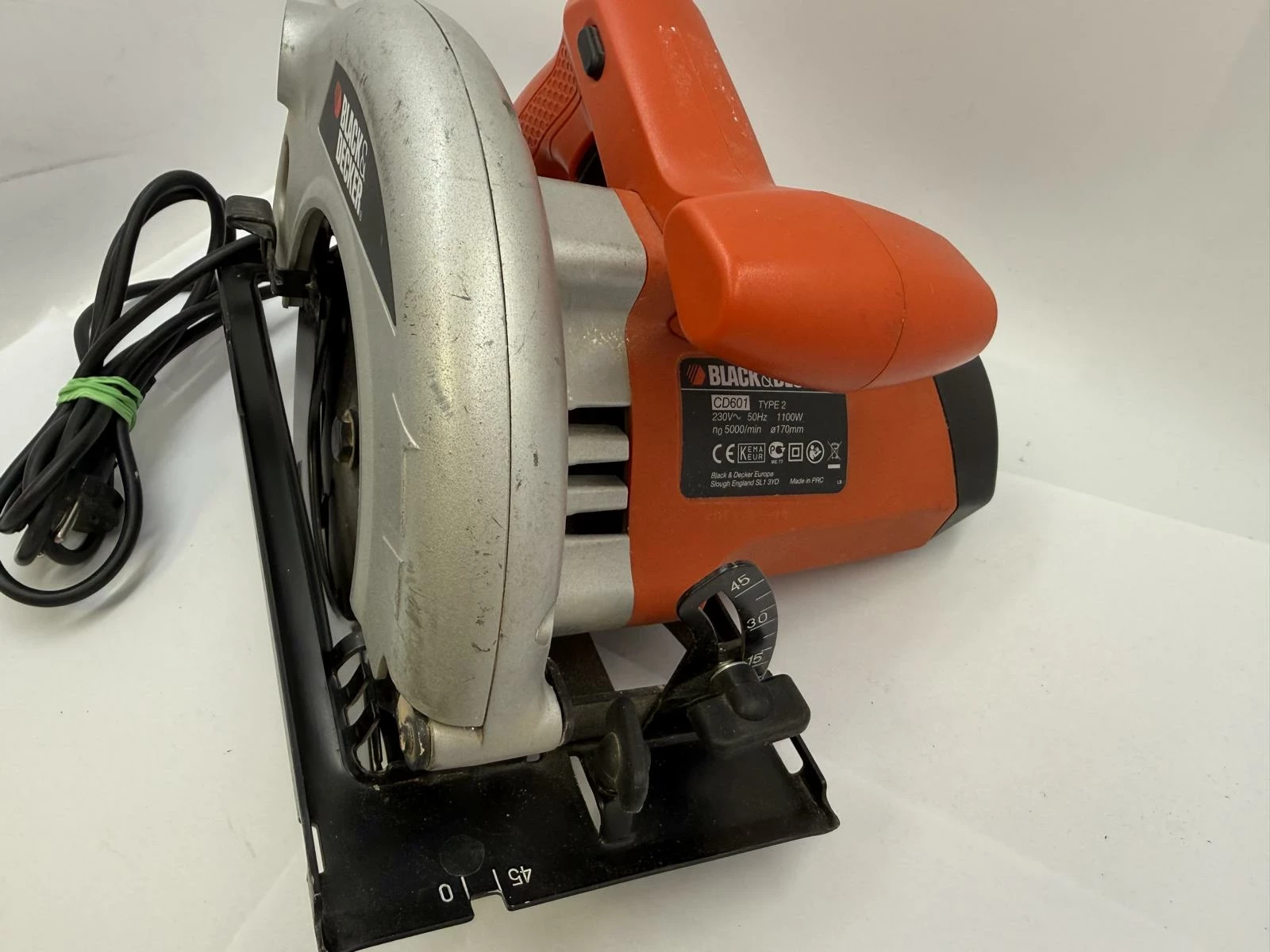 pilarka-tarczowa-blackdecker-cd601-1100w-srednica-otworu-pily-1600