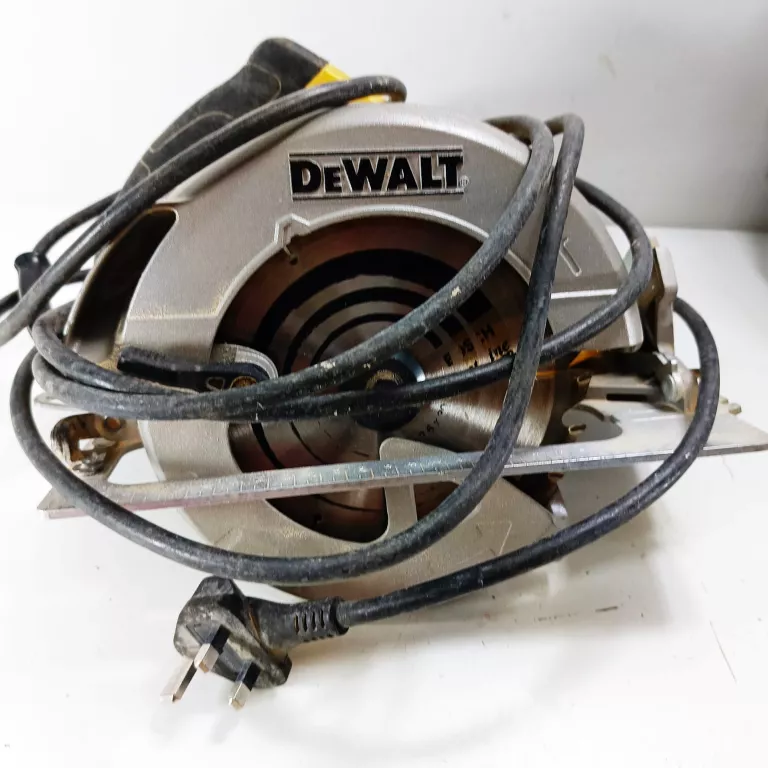 DEWALT DWE575K PILARKA TARCZOWA