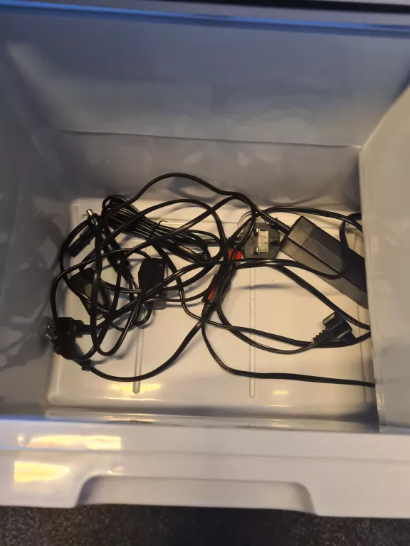 lodowka-turystyczna-yeticool-bx30-blue-okablowanie-model-bx30blue