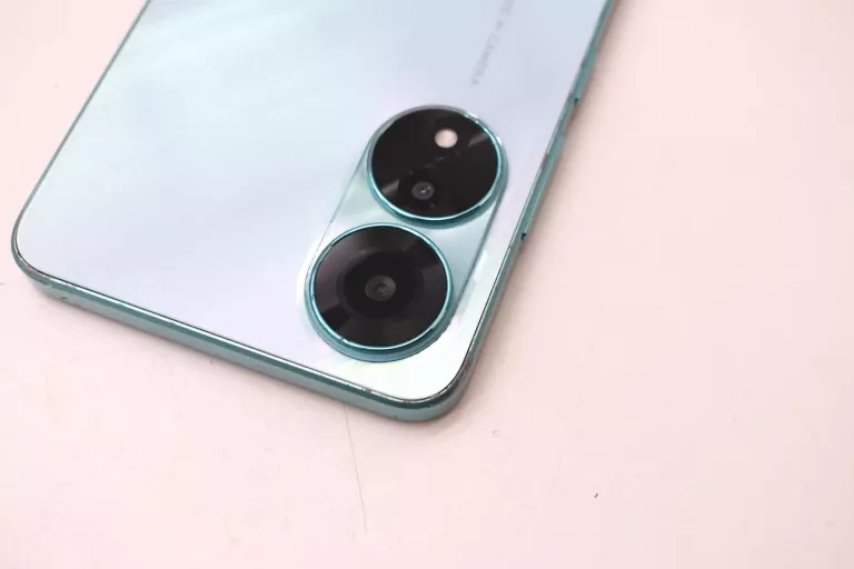 TELEFON OPPO A78 PORYSOWANY