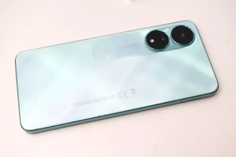 TELEFON OPPO A78 PORYSOWANY