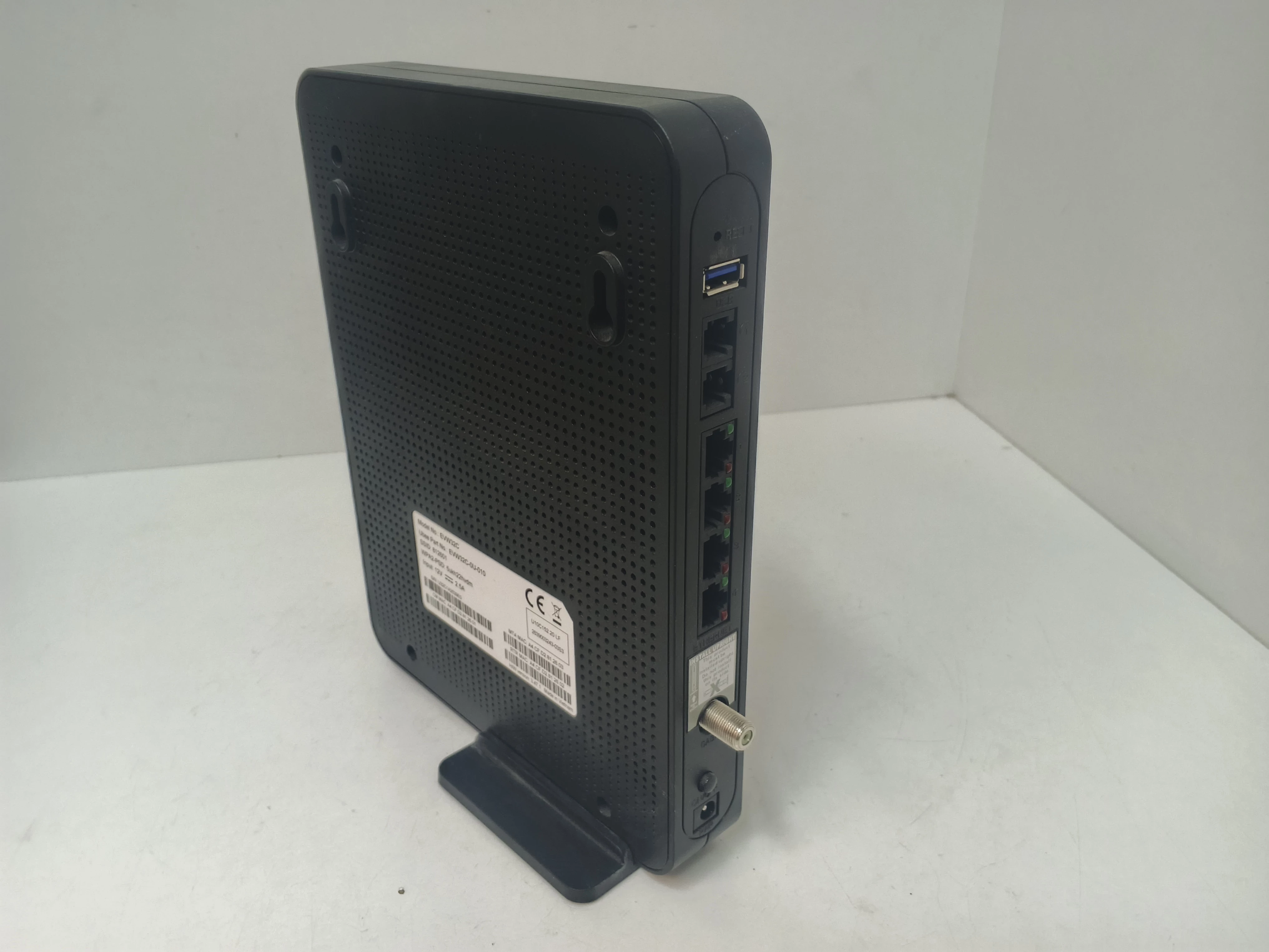 router-przewodowy-ubee-evw32c-model-evw32c