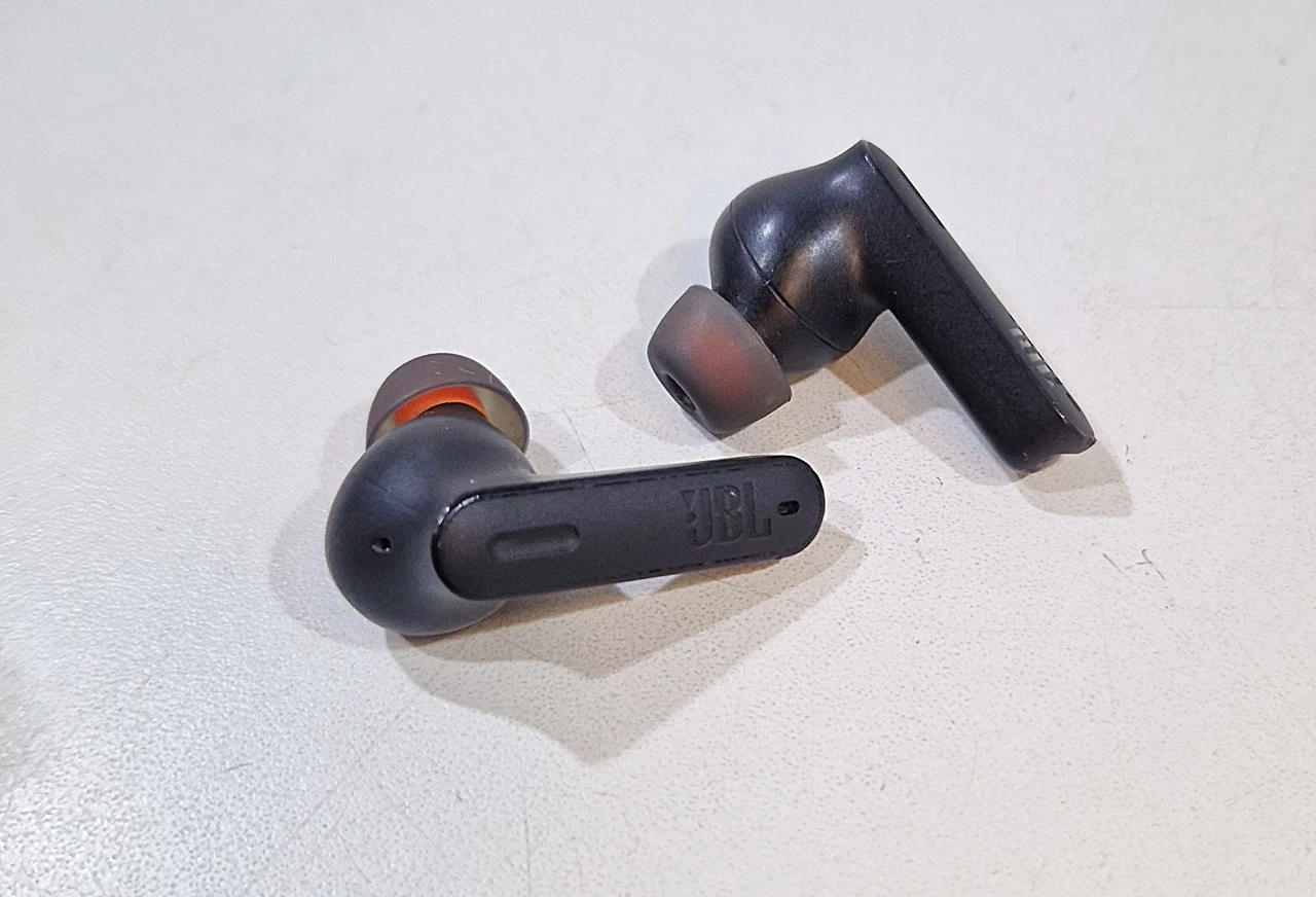 sluchawki-dokanalowe-jbl-tune-235-transmisja-sygnalu-203713-217785