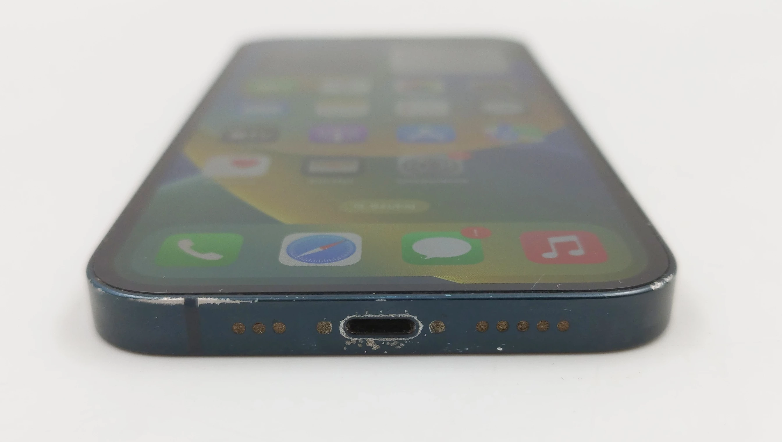 telefon-apple-iphone-13-4128gb-bateria-83-kod-producenta-mlpf3qla