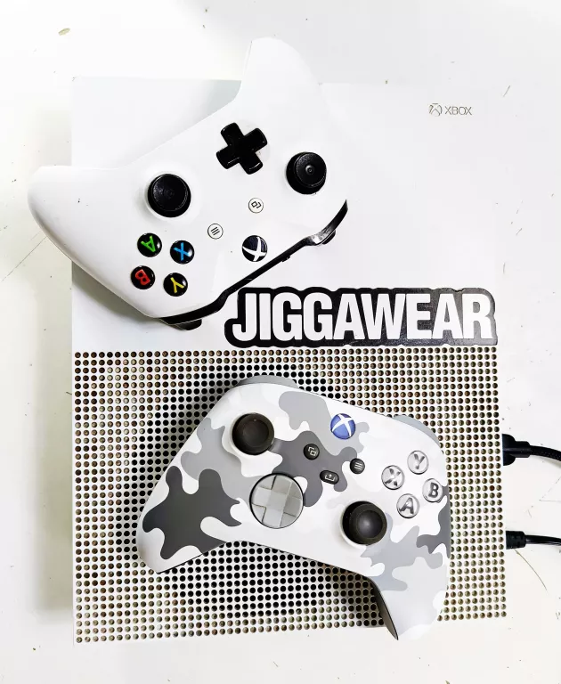 KONSOLA XBOX ONE 2 PADY + 5 GIER + OKABLOWANIE