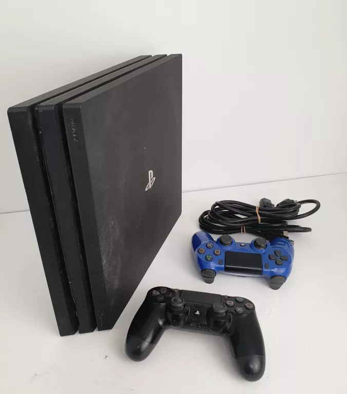 KONSOLA PS4 1TB 2 PADY