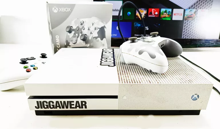 KONSOLA XBOX ONE 2 PADY + 5 GIER + OKABLOWANIE