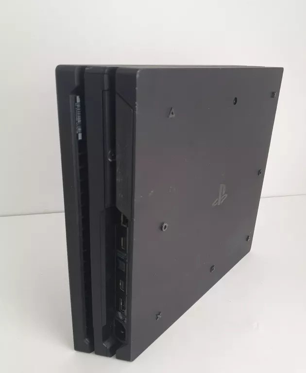 KONSOLA PS4 1TB 2 PADY