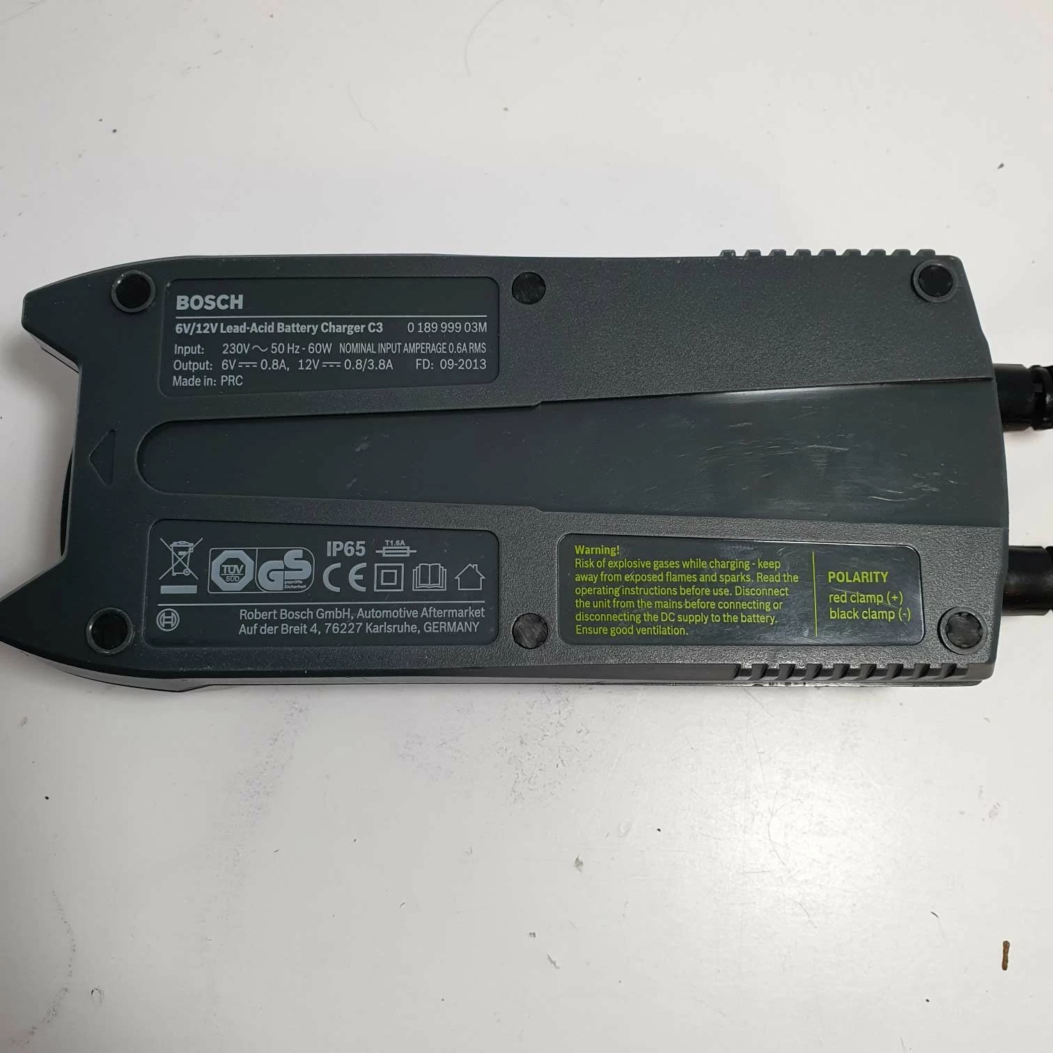 prostownik-ladowarka-do-akumulatorow-bosch-c3-612v-natezenie-maksymalne-150