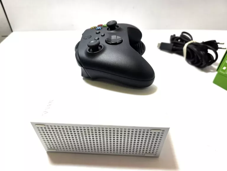 KONSOLA XBOX SERIES S + PAD OKABLOWANIE