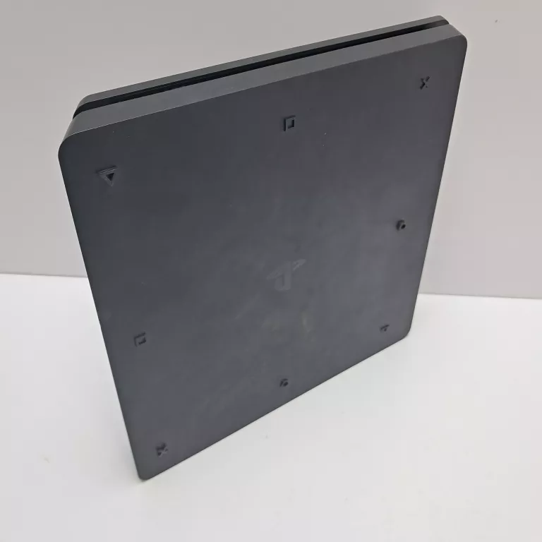 KONSOLA PLAYSTATION 4