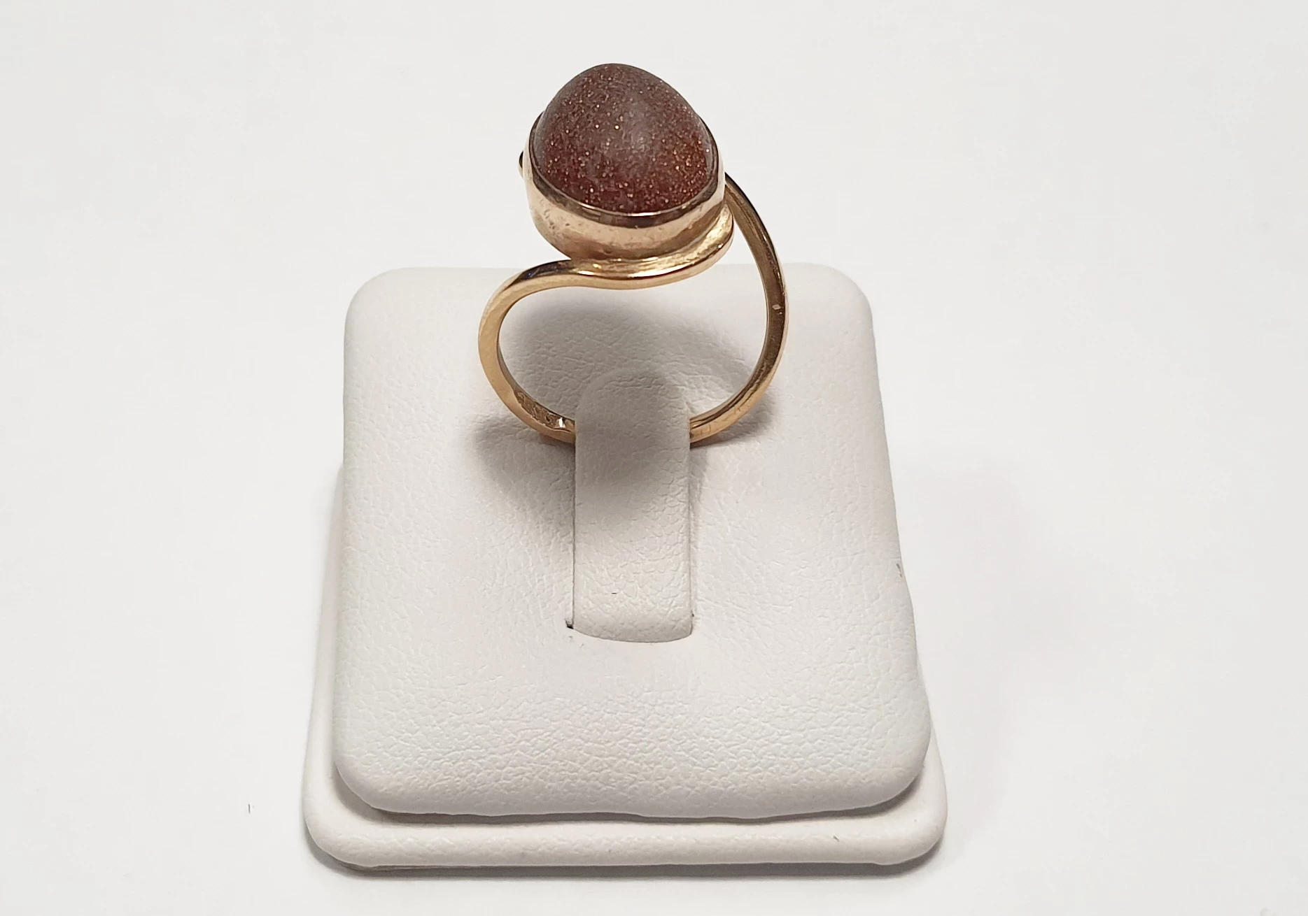 zloty-pierscionek-z-kamieniem-pr-585-482-g-stan-11323-2