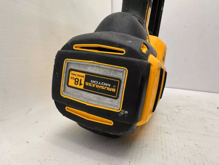 GWOŹDZIARKA SZTYFCIARKA AKU DEWALT DCN680 18GA WALIZKA