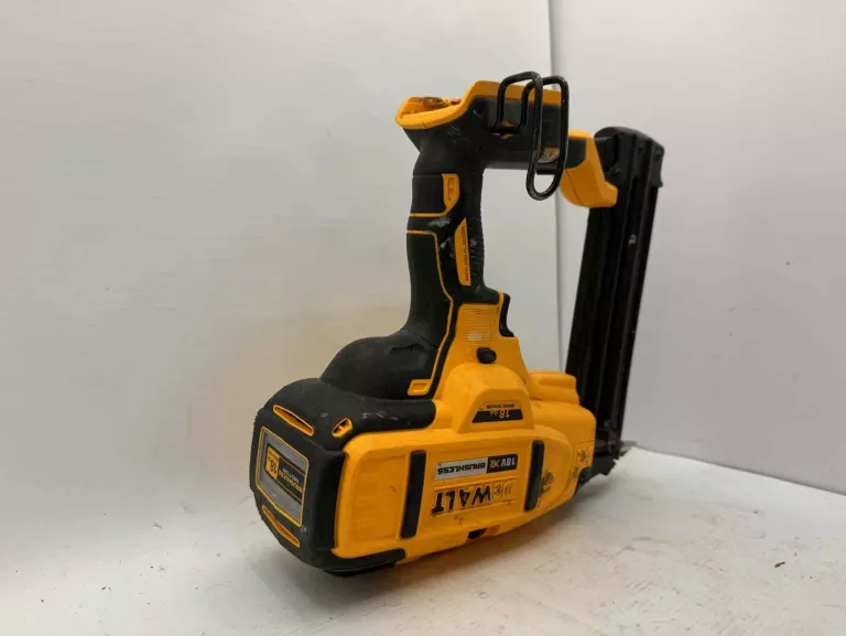 GWOŹDZIARKA SZTYFCIARKA AKU DEWALT DCN680 18GA WALIZKA