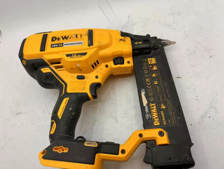 GWOŹDZIARKA SZTYFCIARKA AKU DEWALT DCN680 18GA WALIZKA