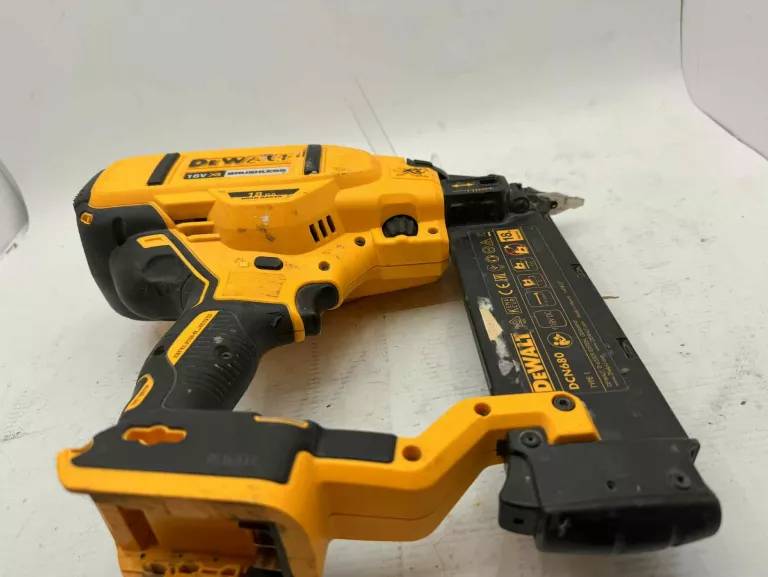 GWOŹDZIARKA SZTYFCIARKA AKU DEWALT DCN680 18GA WALIZKA
