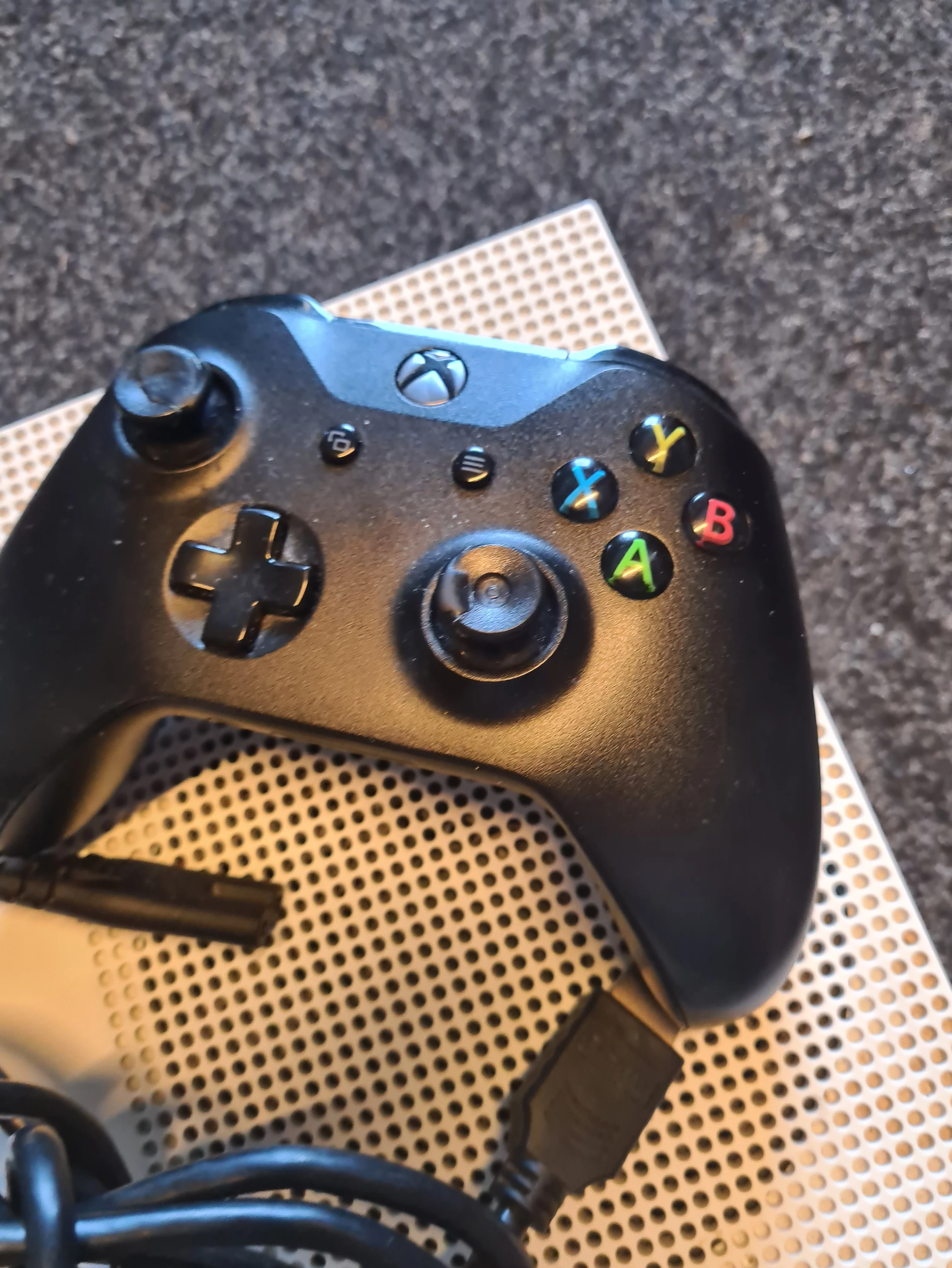 konsola-xbox-one-s-1681-stan-11323-2