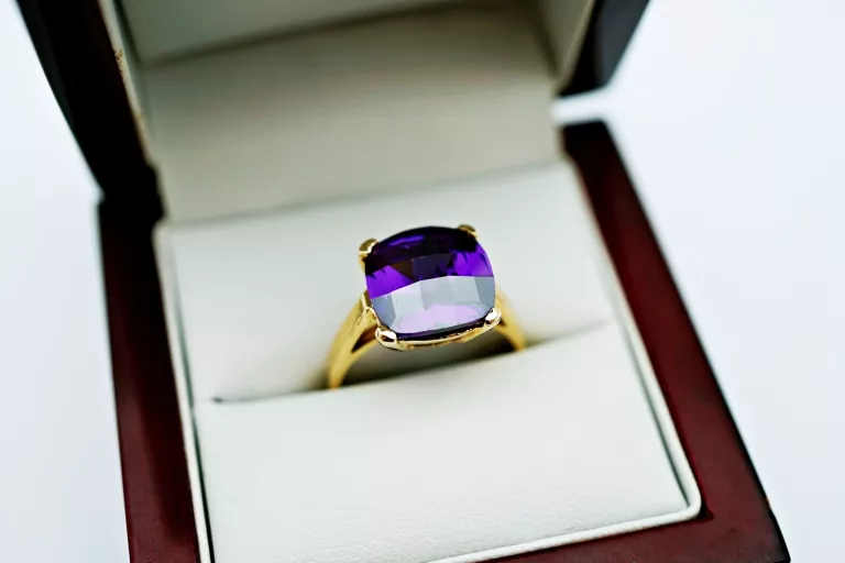 ELEGANCKI ZŁOTY PIERŚCIONEK Z AMETYSTEM PR.585 14K R.18 6,79G