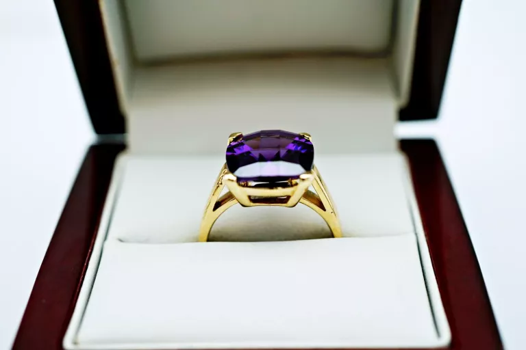 ELEGANCKI ZŁOTY PIERŚCIONEK Z AMETYSTEM PR.585 14K R.18 6,79G