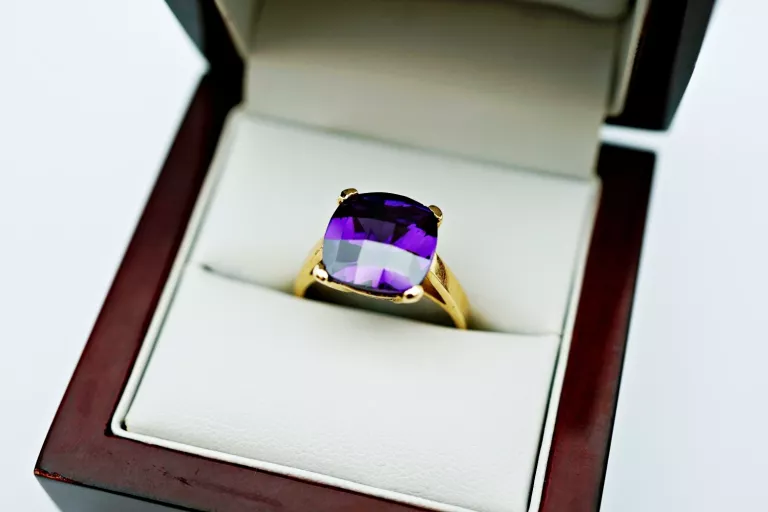 ELEGANCKI ZŁOTY PIERŚCIONEK Z AMETYSTEM PR.585 14K R.18 6,79G