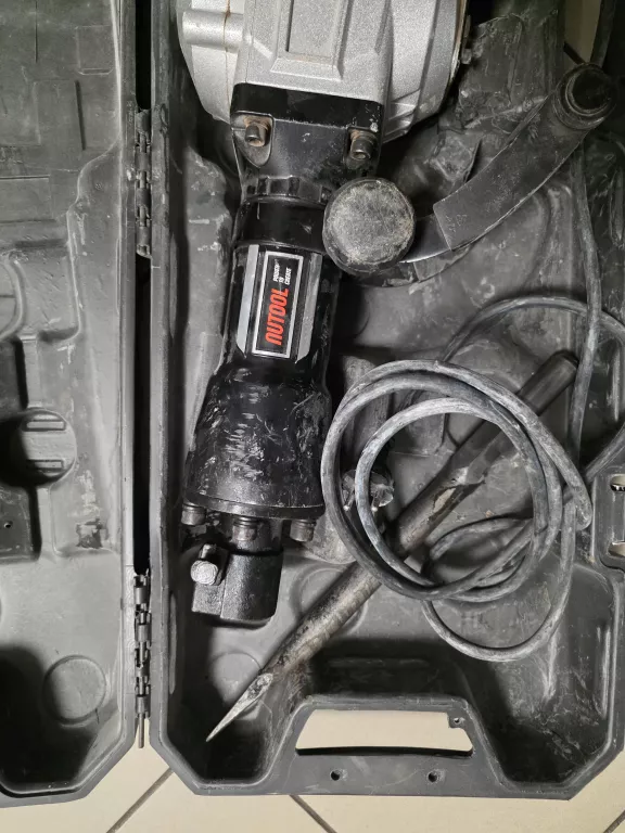 MŁOT WYBURZENIOWY NUTOOL NDH1700R WALIZKA