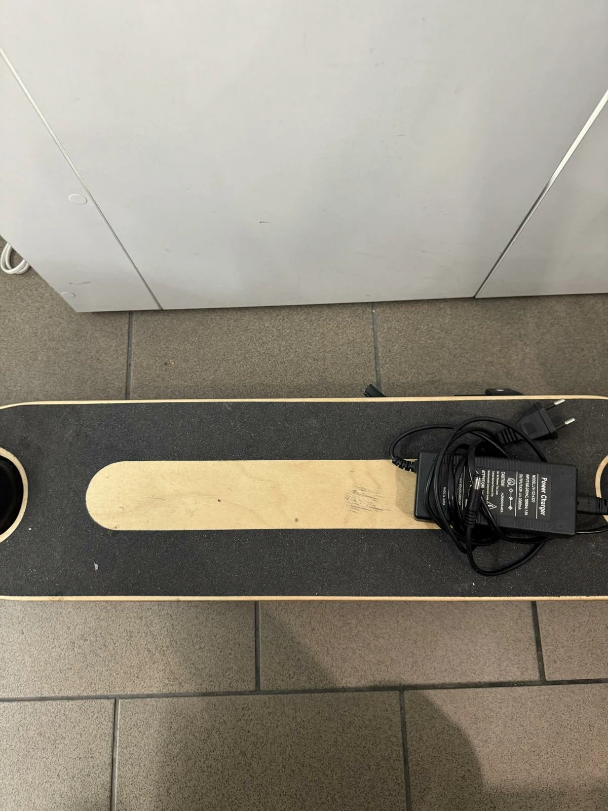 hulajnoga-xrider-m10-zasilacz-waga-1800