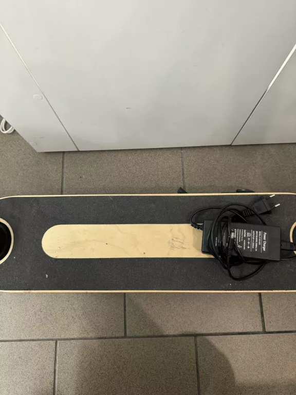 hulajnoga-xrider-m10-zasilacz-waga-1800