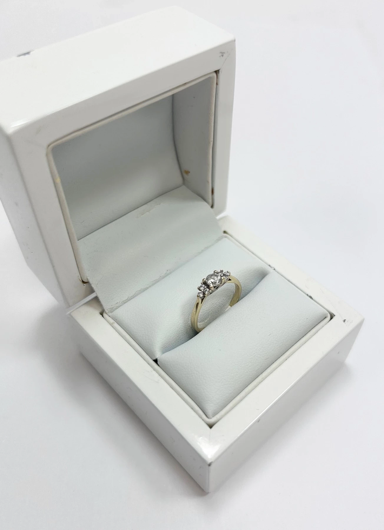 zloty-pierscionek-kwiatuszki-585-160g-r10-ean-gtin-5903772051193