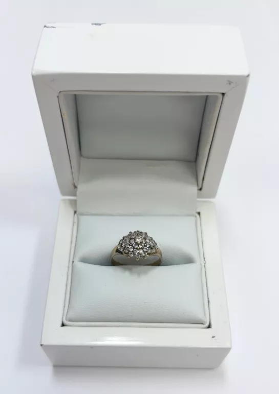 ZŁOTY PIERŚCIONEK WYSADZANY KAMIENIAMI 333 - 2,18G - R.11