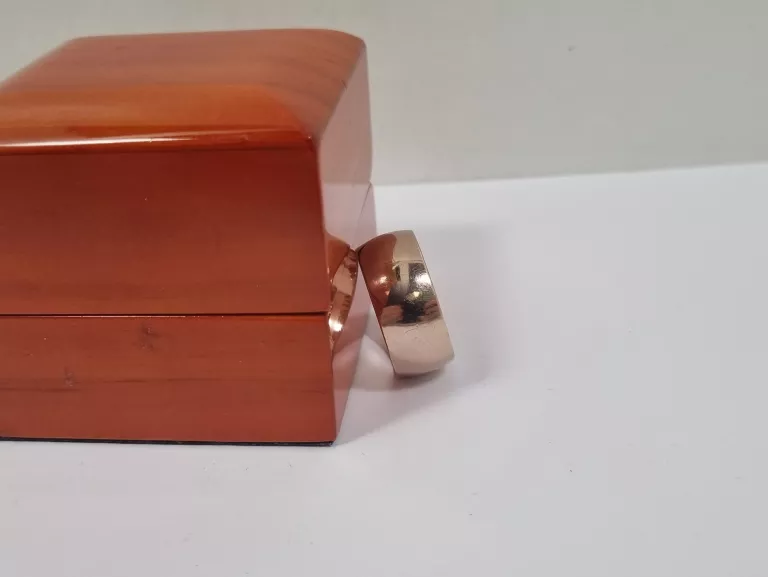 ZŁOTA OBRĄCZKA 375 5,49G SZER:1CM R:28
