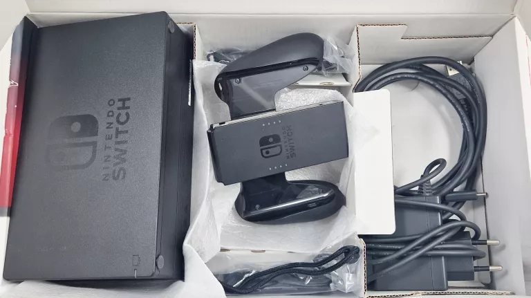 KONSOLA NINTENDO SWITCH HAC-001 32 GB + GRA