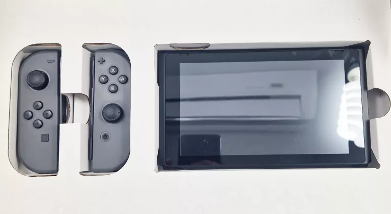 KONSOLA NINTENDO SWITCH HAC-001 32 GB + GRA