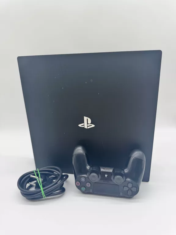 KONSOLA PS4 PRO 1TB + PAD, KABEL ZASIL