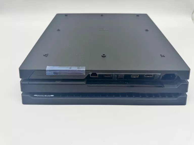 KONSOLA PS4 PRO 1TB + PAD, KABEL ZASIL