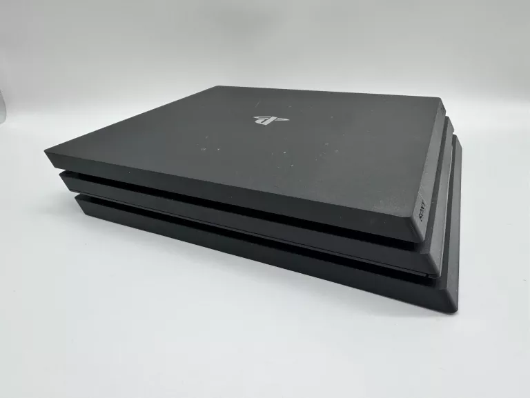 KONSOLA PS4 PRO 1TB + PAD, KABEL ZASIL