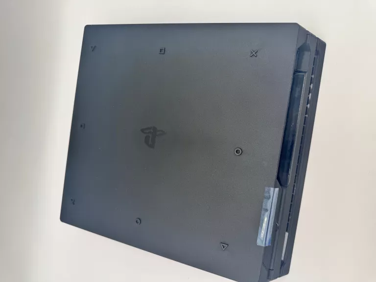 KONSOLA PS4 PRO 1TB + PAD, KABEL ZASIL