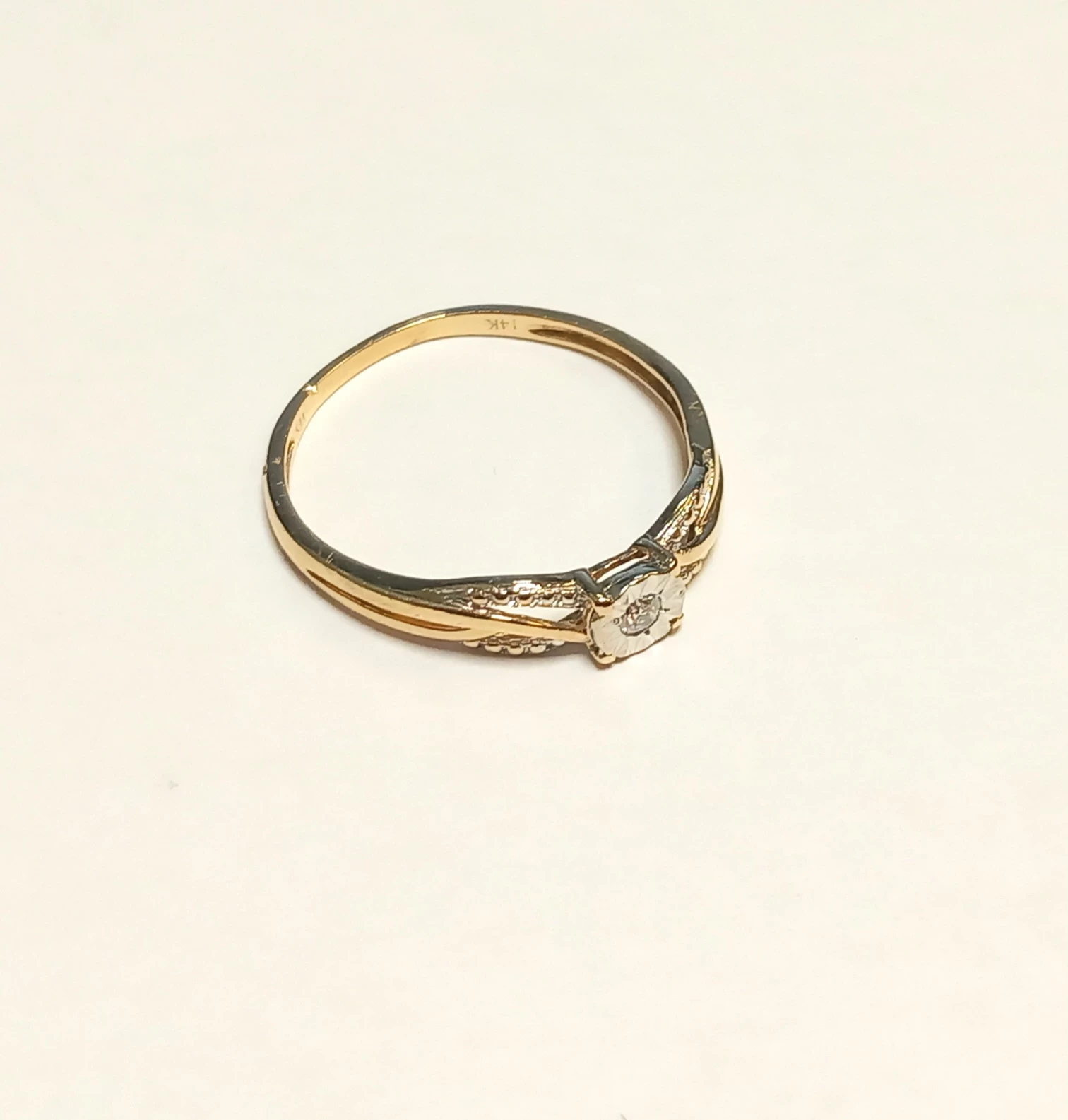 uzywany-pierscionek-z-dwukolorowego-zlota-z-diamentem-yes-illusion-r16-rodzaj-2205-16