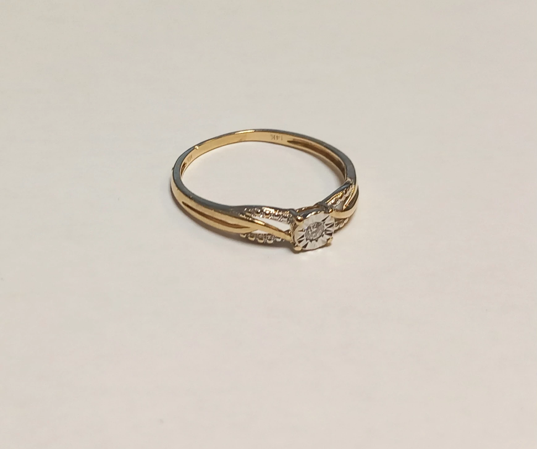 uzywany-pierscionek-z-dwukolorowego-zlota-z-diamentem-yes-illusion-r16-stan-11323-2