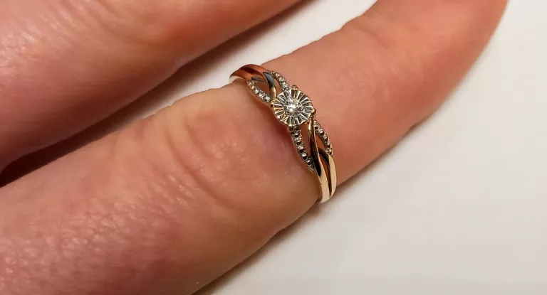 uzywany-pierscionek-z-dwukolorowego-zlota-z-diamentem-yes-illusion-r16-kamien-17088-8388608