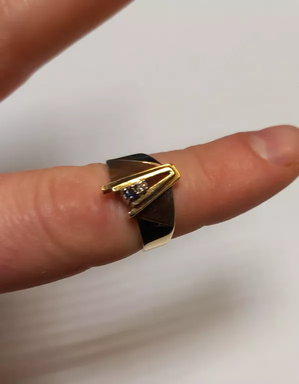 WYRÓB JUBILERSKI UŻYWANY PIERŚCIONEK Z SZAFIREM I DIAMENTEM R:12 585/3,880