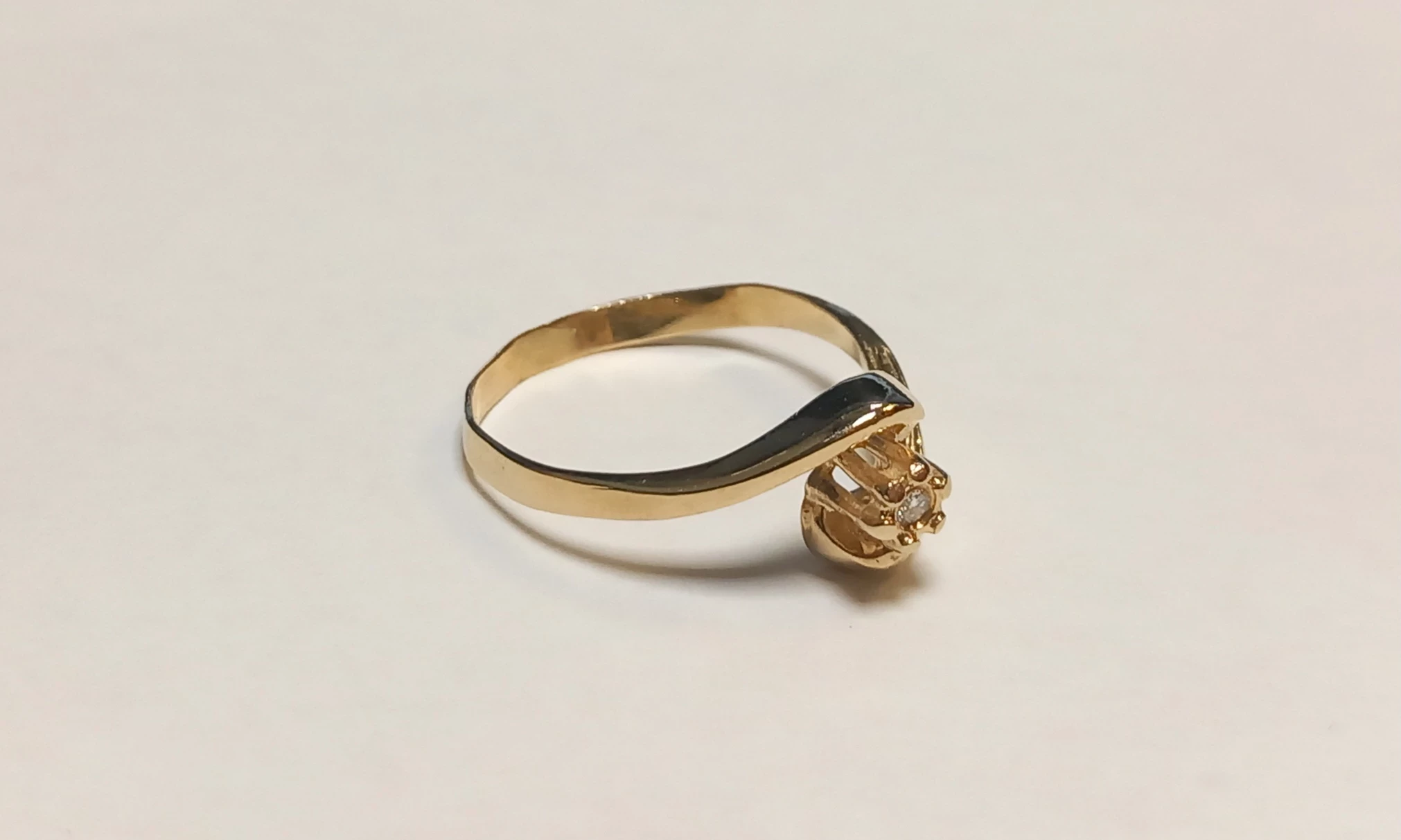 zloty-pierscionek-585-157g-10r-z-brylantem-material-15835-2