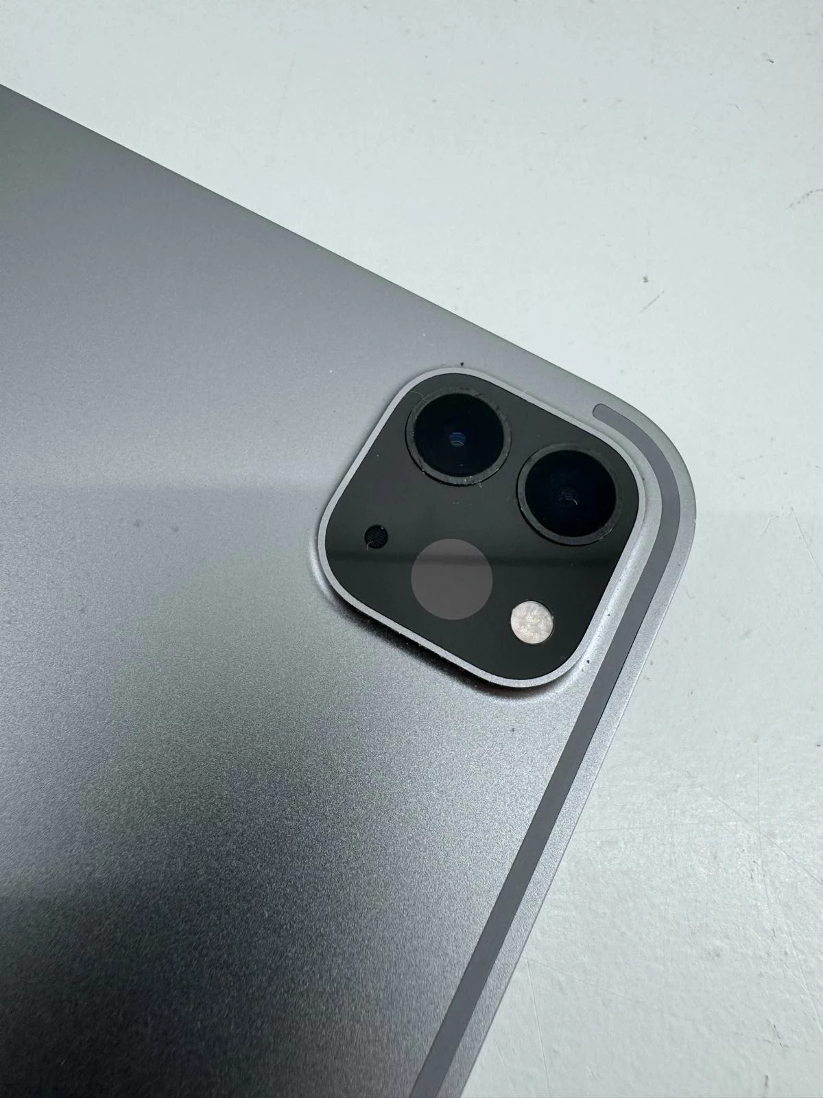 apple-ipad-pro-129-6gen-etui-solo-transmisja-danych-217-1024