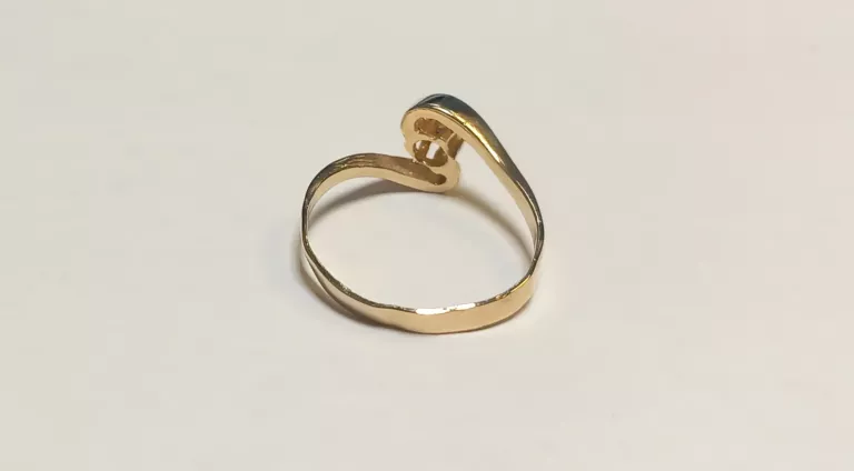 zloty-pierscionek-585-157g-10r-z-brylantem-kamien-17088-128