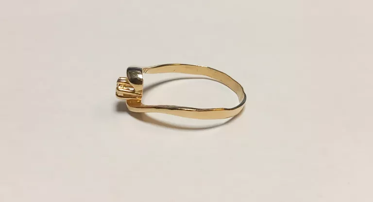 zloty-pierscionek-585-157g-10r-z-brylantem-rozmiarsrednica-wew-mm-372-10