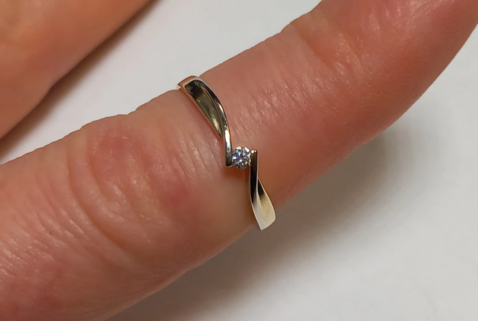 zloty-pierscionek-585-157g-13r-z-brylantem-waga-260