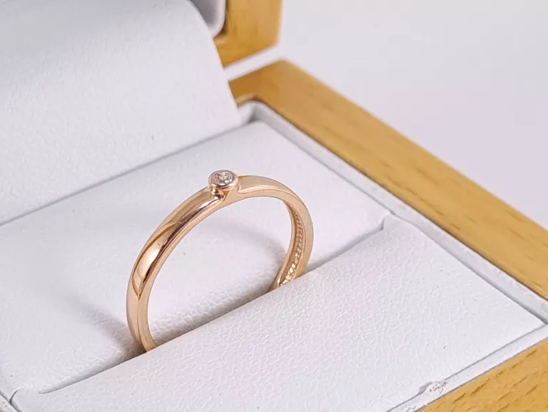 ZŁOTY PIERŚCIONEK Z DIAMENTAMI 0,02CT PR585 1,45G ROZM12 CERTYFIKAT
