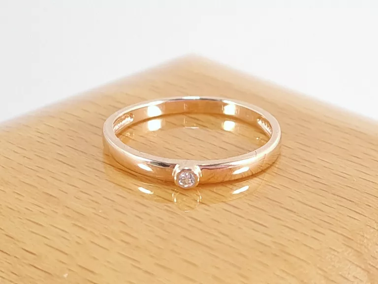 ZŁOTY PIERŚCIONEK Z DIAMENTAMI 0,02CT PR585 1,45G ROZM12 CERTYFIKAT