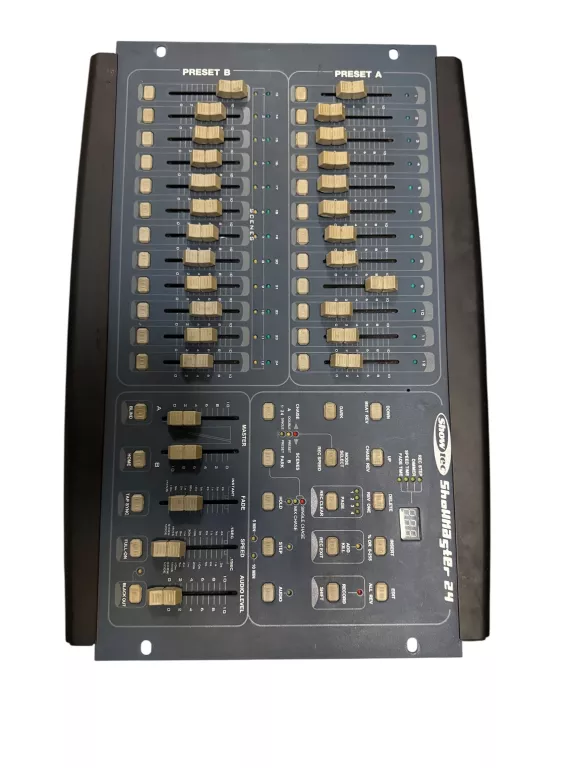 STEROWNIK OŚWIETLENIA SHOWMASTER 24 SHOWTEC W WALIZCE