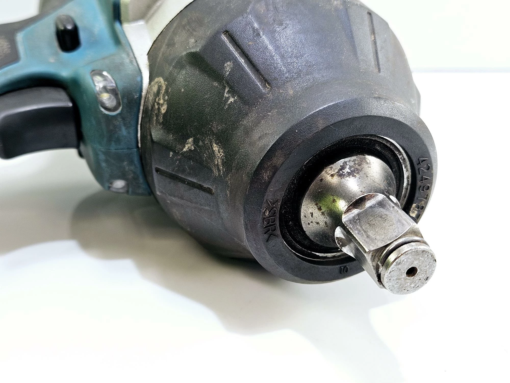 klucz-udarowy-makita-dtw1002-predkosc-obrotowa-180000