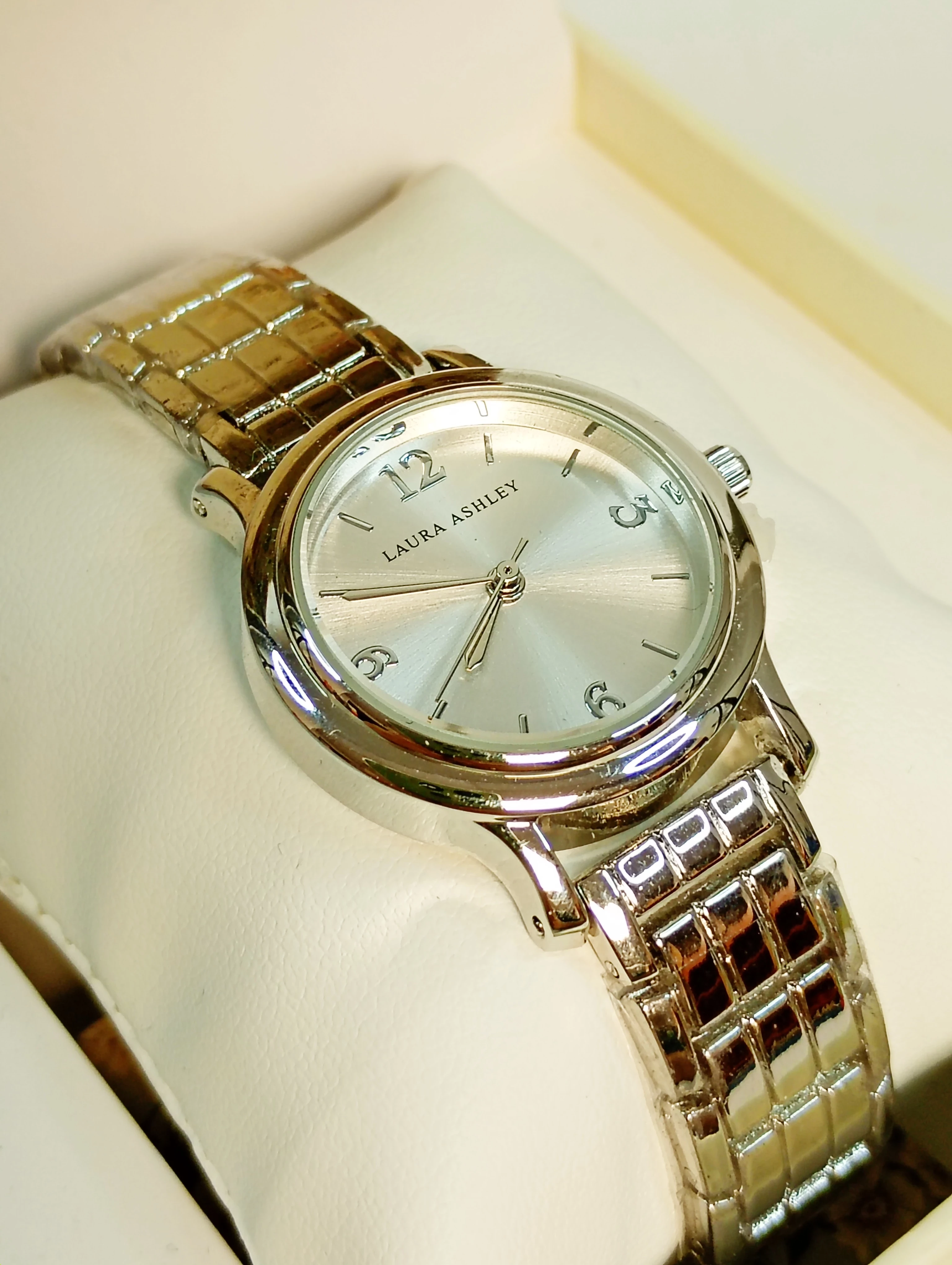 zegarek-damski-laura-ashley-plac-daszynskiego-5-czestochowa-sj